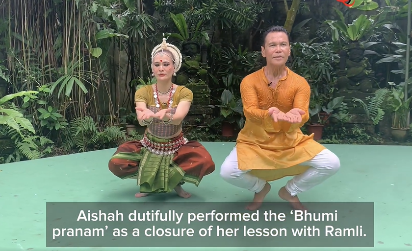 Lite FM Deejay, Aishah Sinclair during her first ever exposure of Odissi