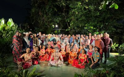 MALAM SENYUM SERUMPUN