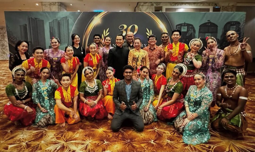 Genggaman Performed by Dua Space Dance Theatre, DiDance & Sutra Foundation at the Shangri-La Grand Ballroom, Kuala Lumpur.